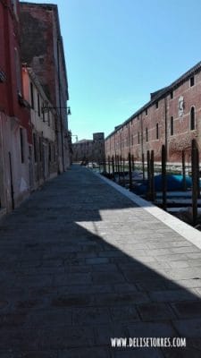 Even in Venice, you can find yourself alone - Fondamenta Rio della Tanna, around the Arsenale